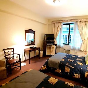 Zimmer mit zwei Einzelbetten